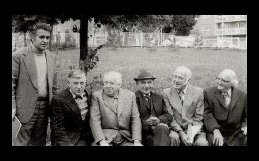 Svezak sjećanja: Advan Hozić – "Vijenac od slova i sjećanja"